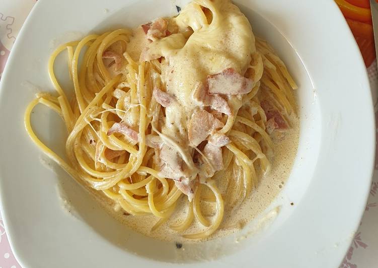 Espaguetis con bacon y bechamel con nata Receta de Lorena Moreno Ordaz