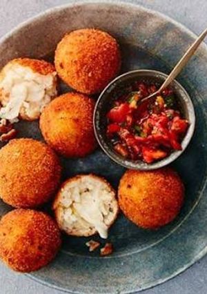 A picture of Veg aranchini balls with cocktail mayonnaise.