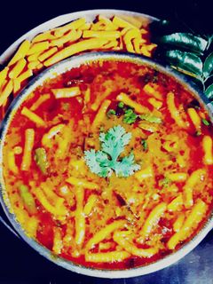 शेव ची भाजी (sev chi bhaji recipe in marathi) रेसिपी चे मुख्य फोटो