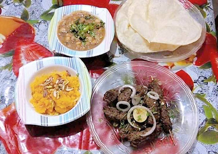 Recipe of Yummy Halva Puri with gola kabab