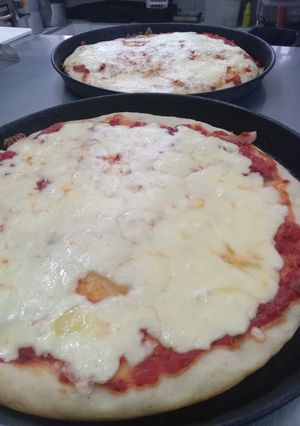 Una foto de Pizza, receta de Resto famoso