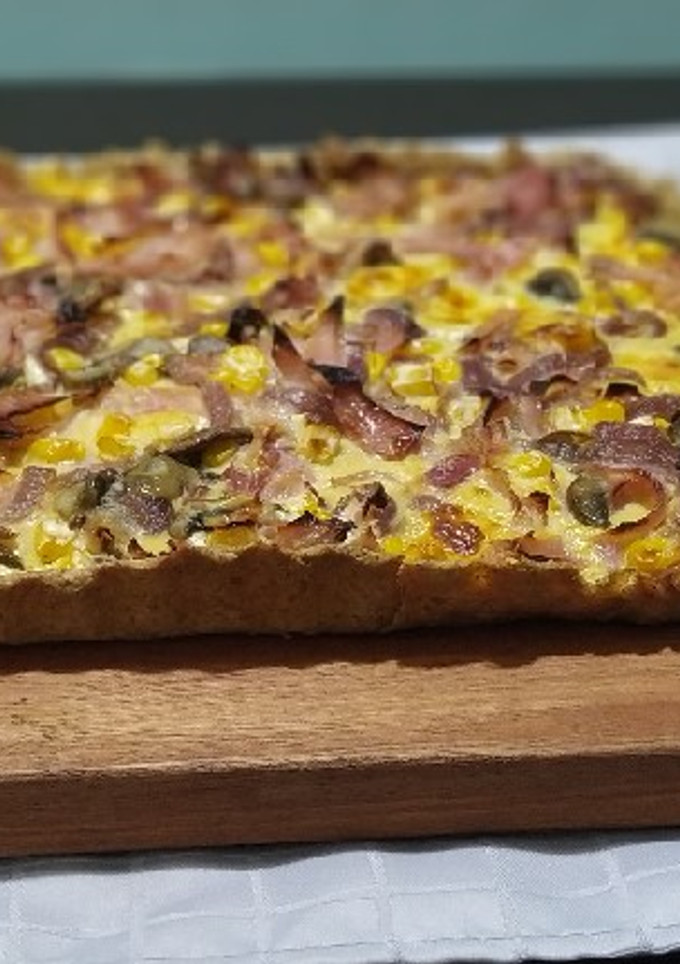 Una foto de Tarta de jamón, queso, cebollas caramelizadas y champiñones