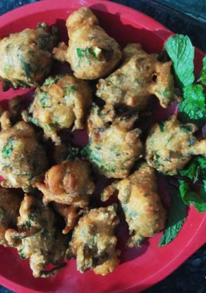 ફુદીના પાલક પકોડા(palak pakoda in Gujarati) રેસીપી મુખ્ય ફોટો