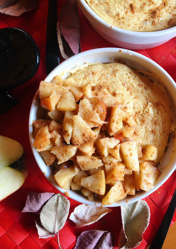 Una foto de Cheesecake de manzana al micro