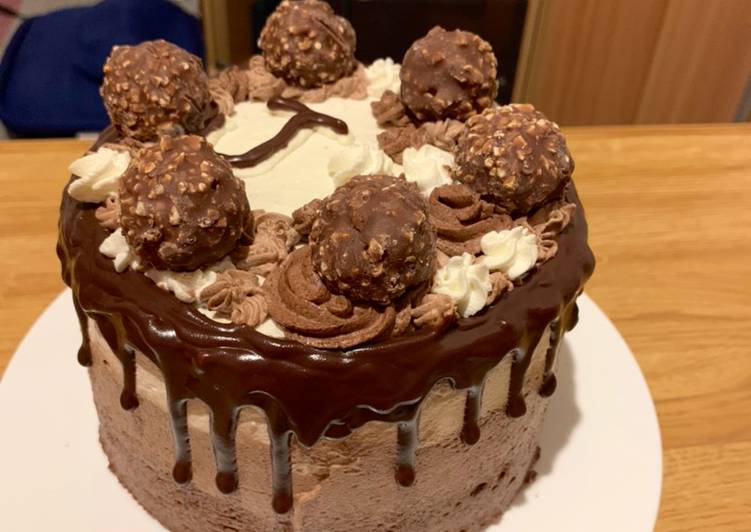 makanan Chocolate cake with stabilized whipped cream Anti Gagal