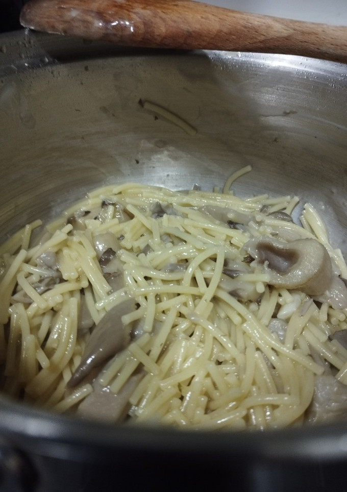 Una foto de 🥣 Sopa de fideos con setas