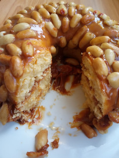 Una foto de Tarta de dulce de leche con cacahuetes 😍😍