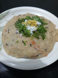 उपमा (Upma recipe in marathi) रेसिपी चे मुख्य फोटो