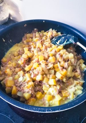 Une photo de Poêlée pomme de terre, bœuf haché au curry 🥔🐂
