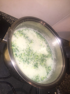 Una foto de Changua o caldo de papa