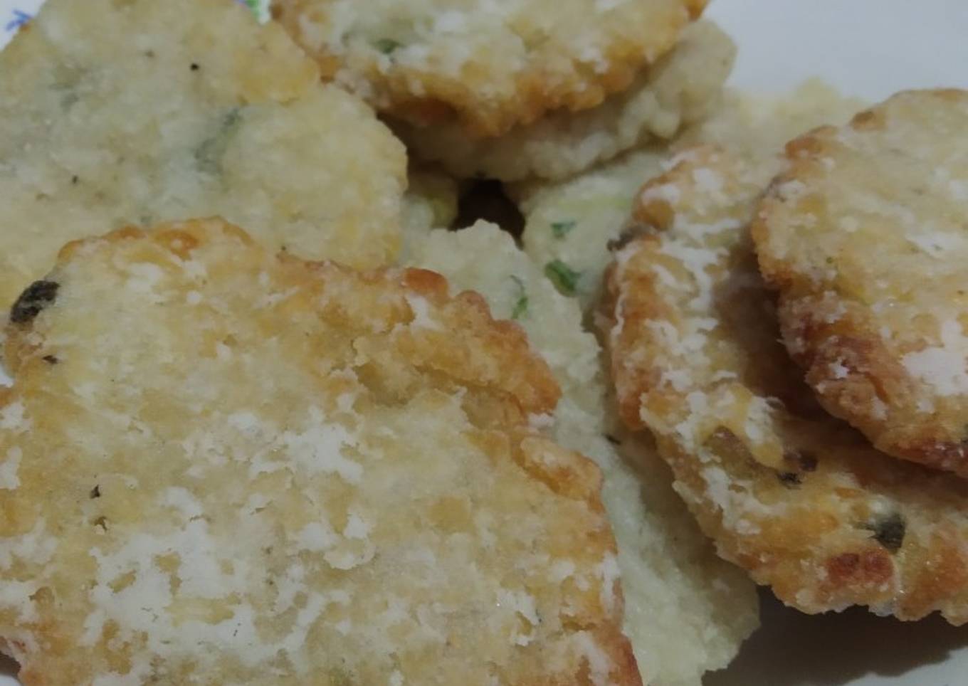 Sajikan biskuit Knot