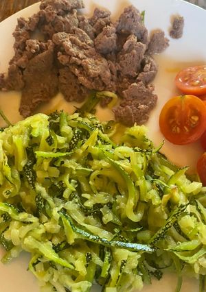 Una foto de Fideos de zapallo italiano a la mantequilla