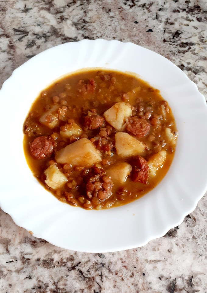Una foto de Lentejas con chorizo y verduras 🍲
