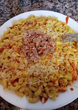 صورة لوصفة معكرونة بالتون وصلصة الطماطم والجبن 😋😋😋😜