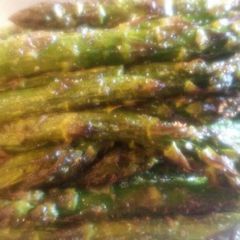 A picture of Rosemary Asparagus.