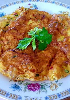 A picture of Dadar Telur Bebek (Duck Egg Omelette).