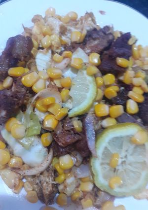 A picture of Chicken suya salad.
