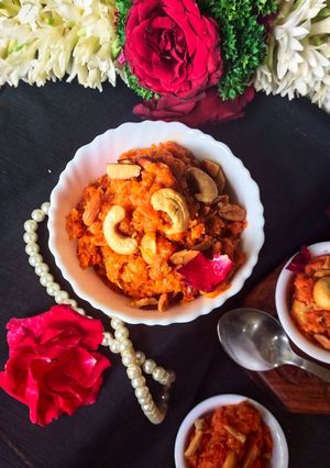 गाजर हलवा (gajar halwa recipe in marathi) रेसिपी चे मुख्य फोटो 