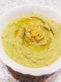 Humus din linte și avocado