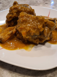 Una foto de Rabo de toro guisado con manzanilla y setas