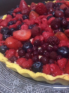 Una foto de Pastel de Crema Pastelera y Frutos Rojos