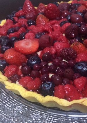 Una foto de Pastel de Crema Pastelera y Frutos Rojos