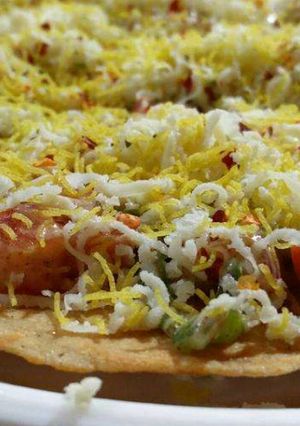 A picture of Cheese Khakra Chat.