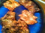 Una foto de asado a la parrilla de mollejas