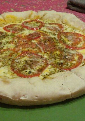 Una foto de Pizza con bordes rellenos!