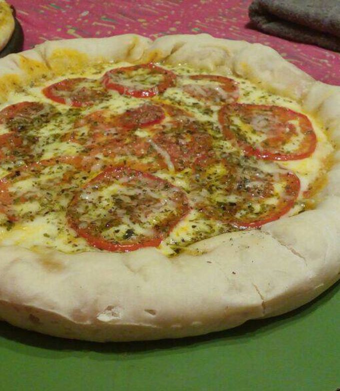 Una foto de Pizza con bordes rellenos!