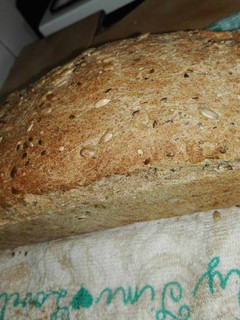 Una foto de Pan integral con semillas