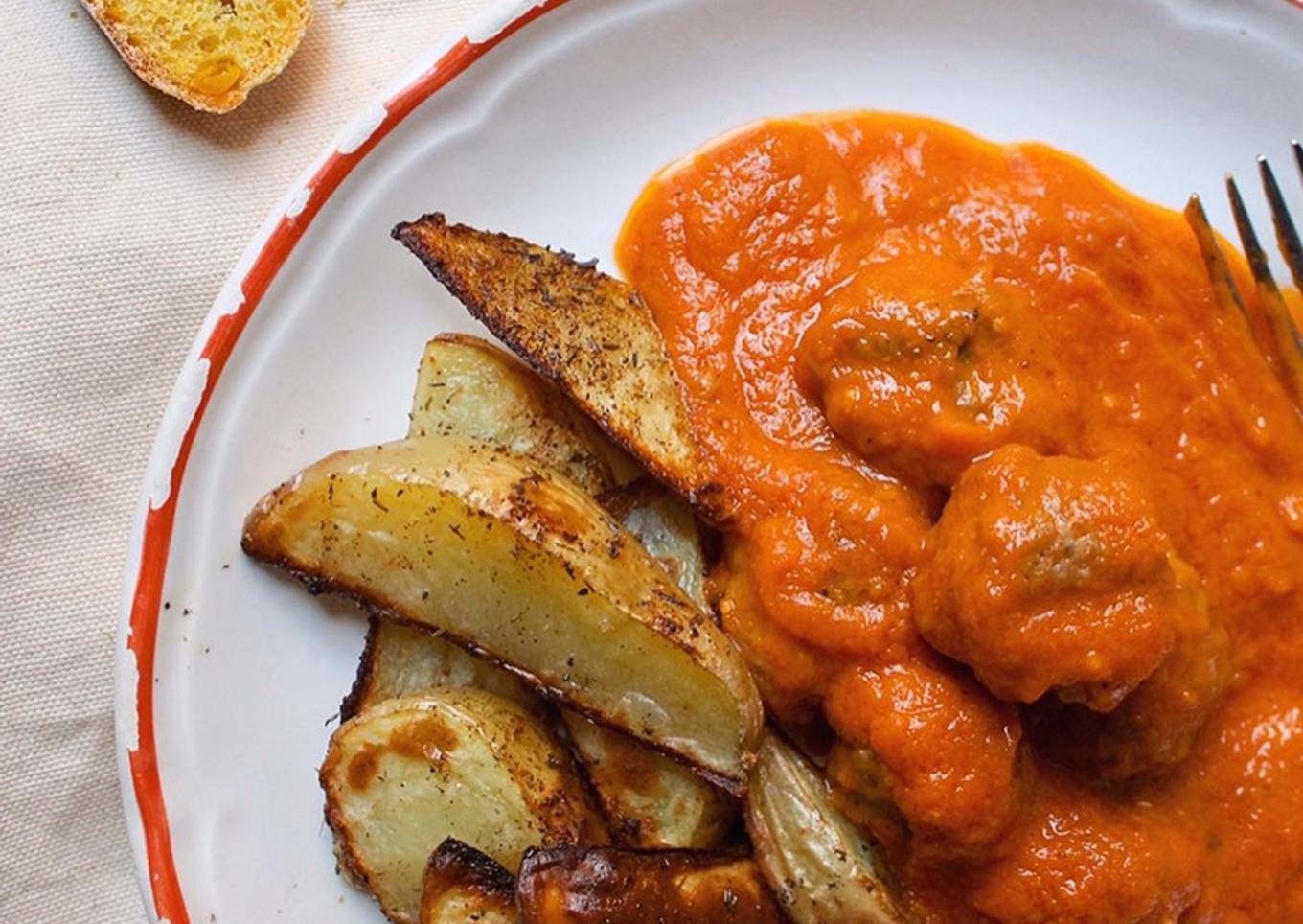 Albóndigas sin freír con tomate