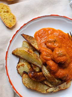 Una foto de Albóndigas sin freír con tomate