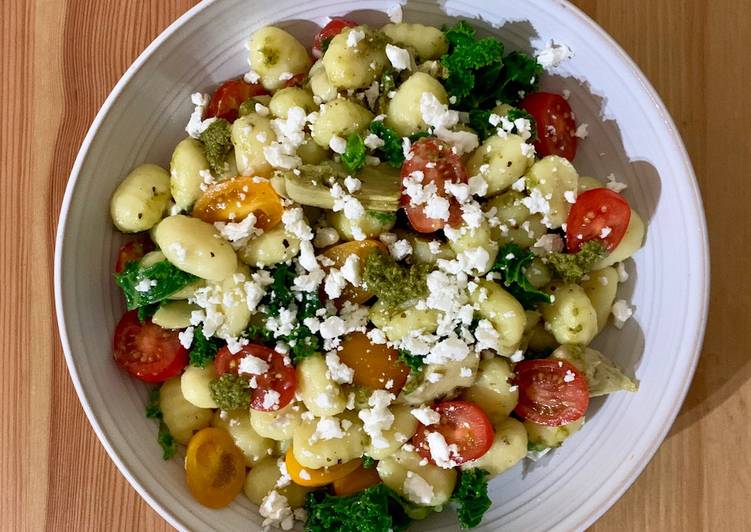 Gnocchi with pesto, artichoke, tomatoes and feta