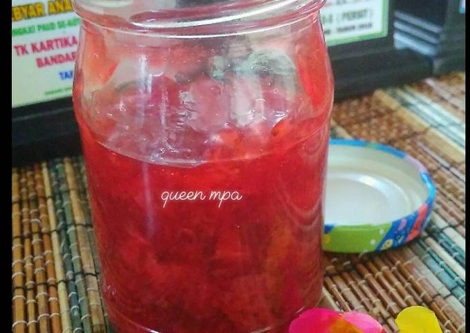 Langkah Mudah untuk Menyiapkan Strawberry jam homade yang Bikin Ngiler