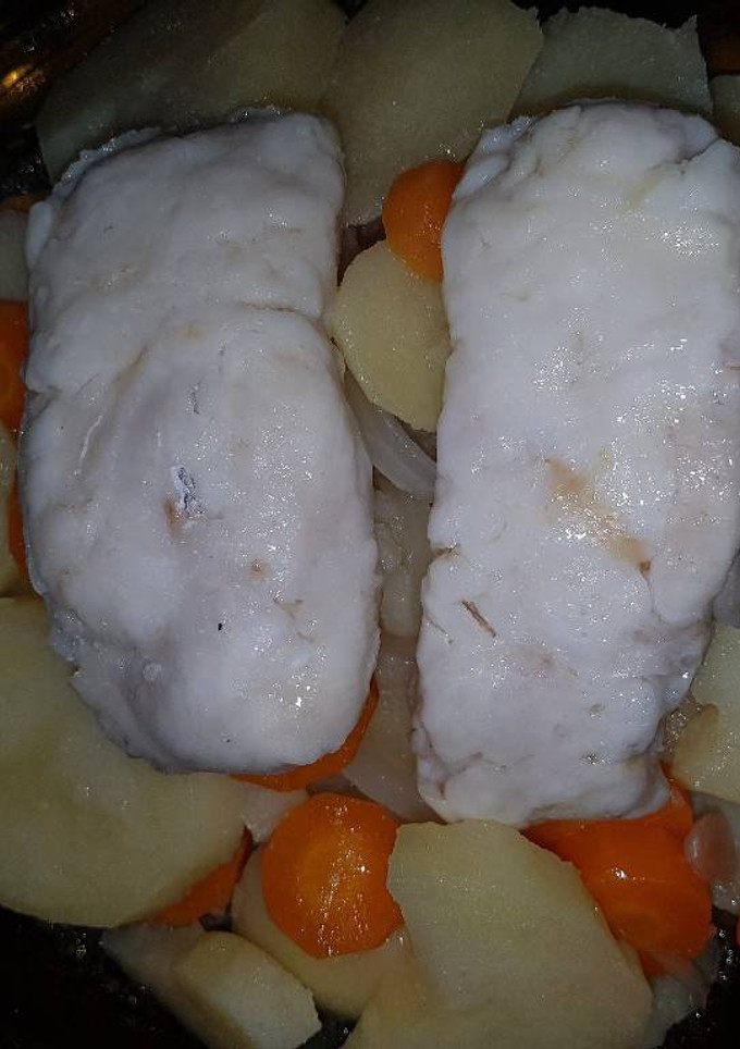 Una foto de Merluza con verduras cocidas!!😋🍽