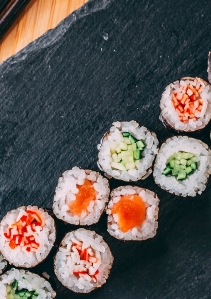 Una foto de Sushi fácil | Makisushi Hosomaki salmón