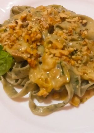 Una foto de Tallarines de albahaca con salsa de champignon