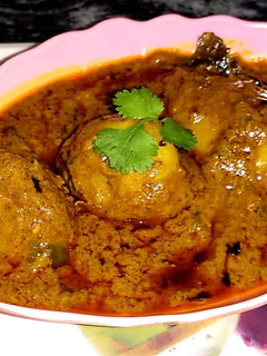 दम आलू (dum aloo recipe in Hindi) रेसिपी मुख्य फोटो