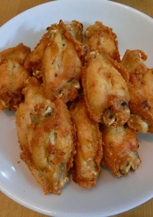 รูปของ ปีกไก่กลาง ทอดน้ำปลา​