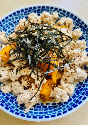 A picture of Steamed Pumpkin with minced Chicken (Microwave/Stove-top).