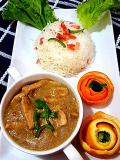 A picture of Chicken orange Chili with fried rice.