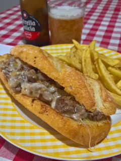 Una foto de Philly cheese steak