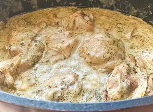 Une photo de Cuisses de poulet aux champignons et mascarpone au Cook Expert