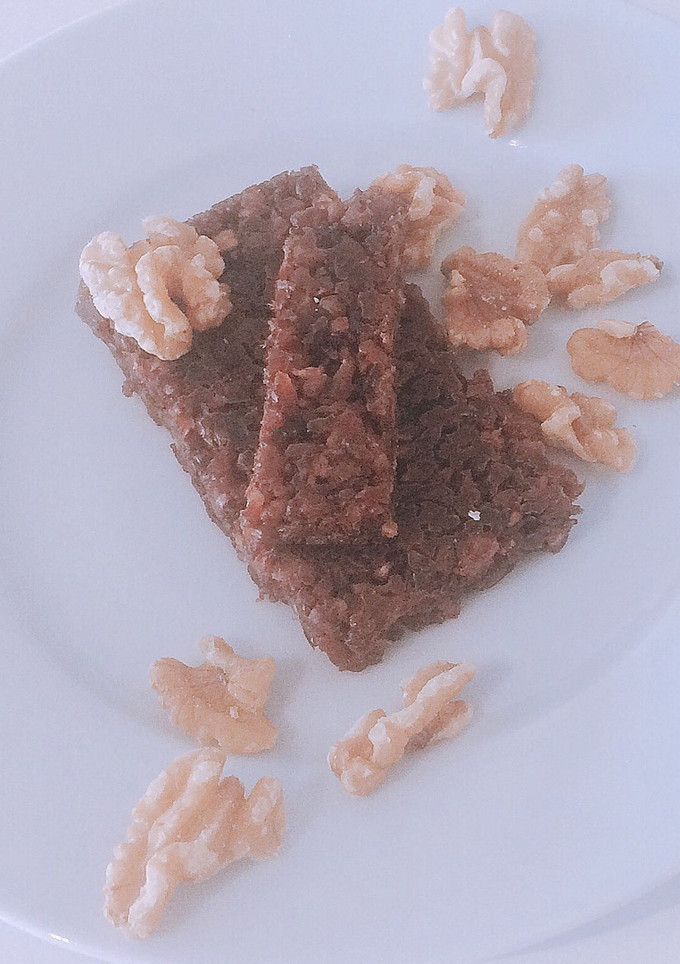 Una foto de Turrón vegano de dátil con cacao puro