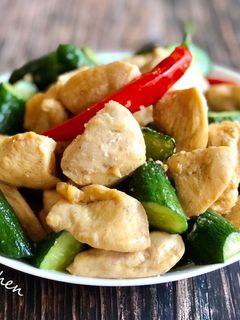 小黃瓜嫩炒雞丁 的食譜成品照片