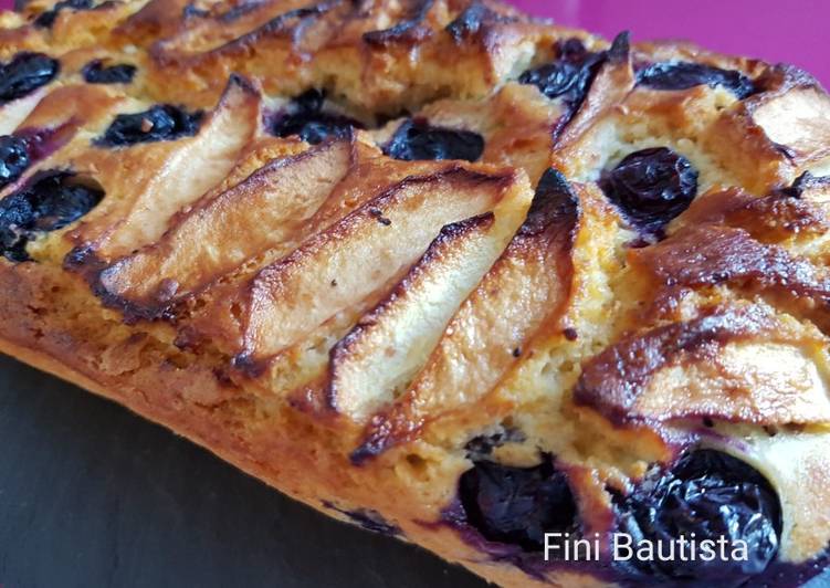 Bizcocho de manzana y arándanos
