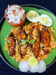 A picture of Katla fish biryani in electric rice cooker.