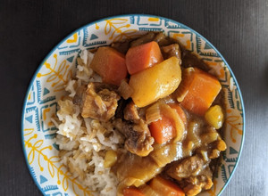 日式咖哩牛腩飯 的食譜成品照片