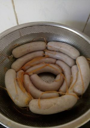 Hình của món Tự làm xúc xích tại nhà.